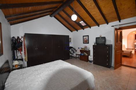Townhouse for sale in  Chío, Spain - 041691