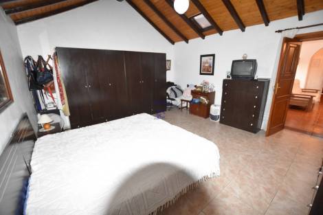 Townhouse for sale in  Chío, Spain - 041691