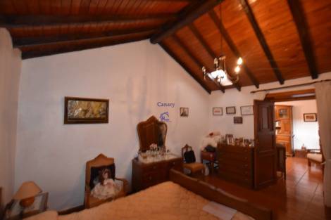 Townhouse for sale in  Chío, Spain - 041691