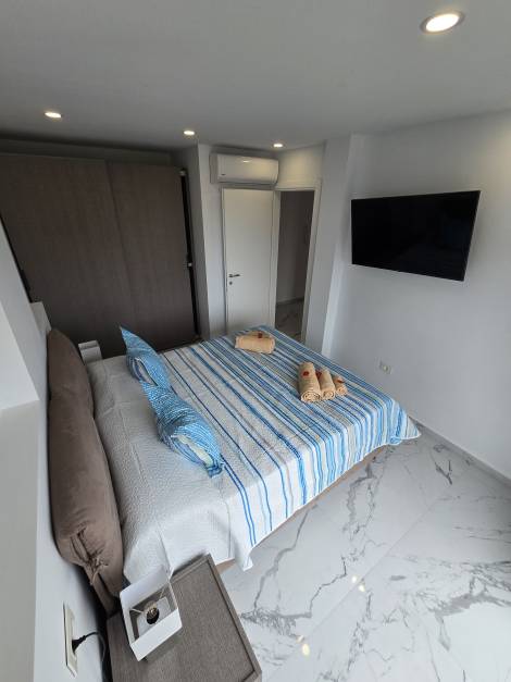 Townhouse for sale in  Alondras 1, Fañabé, Spain - TR-2751