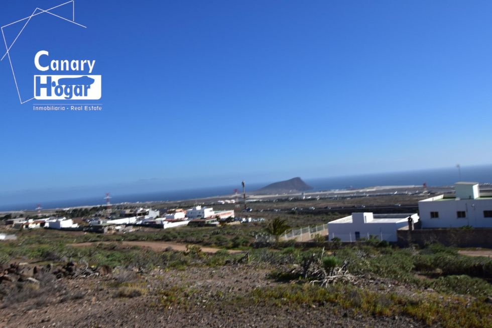 Urban land for sale in  Granadilla, Spain - 057901
