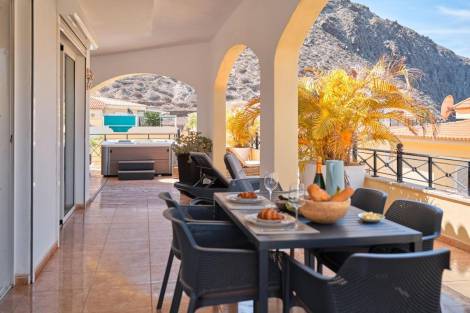 Villa for rent in  Los Cristianos, Spain - TRV-175