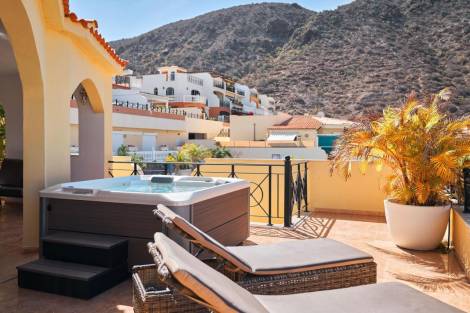 Villa for rent in  Los Cristianos, Spain - TRV-175