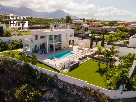 Villa for sale in  Adeje, Spain - 051651