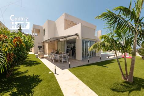 Villa for sale in  Adeje, Spain - 051651