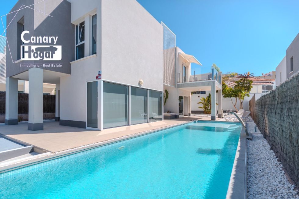 Villa for sale in  Adeje, Spain - 057311