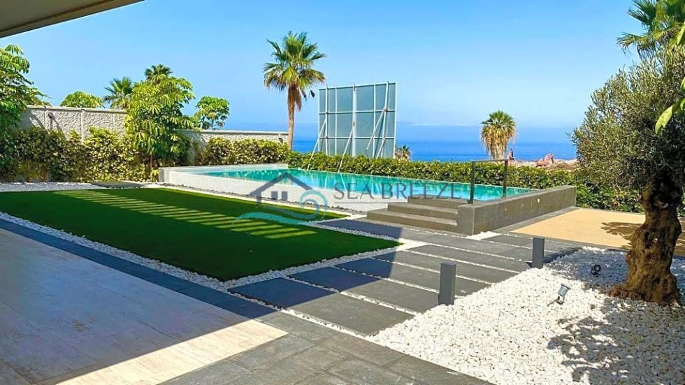 Villa for sale in  CALLE TAJORE, Spain - BES261