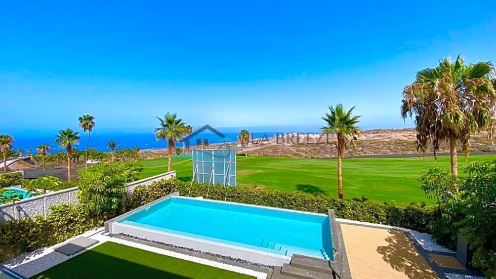 Villa for sale in  CALLE TAJORE, Spain - BES261