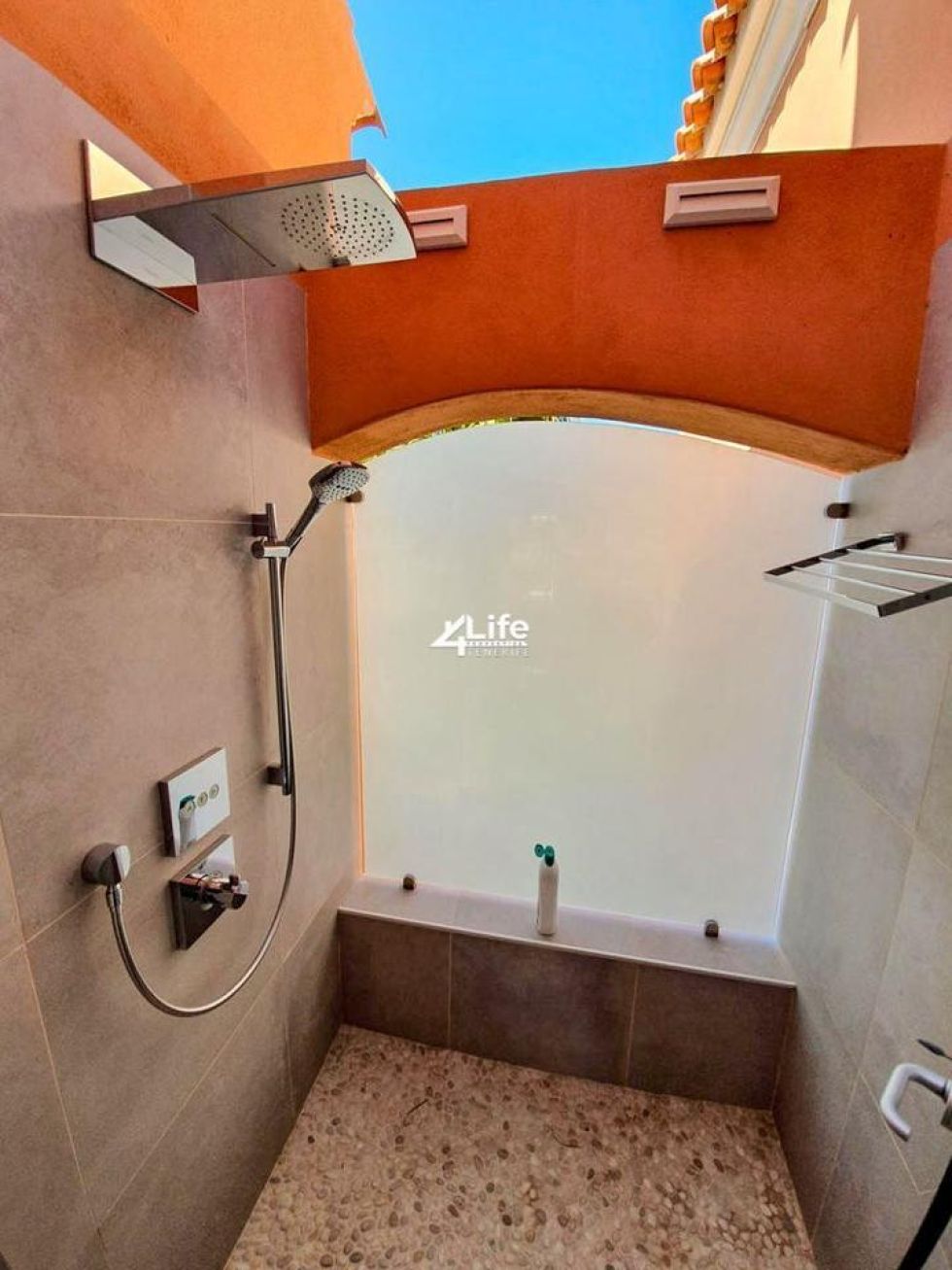 Villa for sale in  Adeje, Spain - MT-2704231