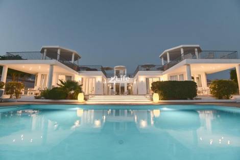 Villa for sale in  Adeje, Spain - OM-2203241