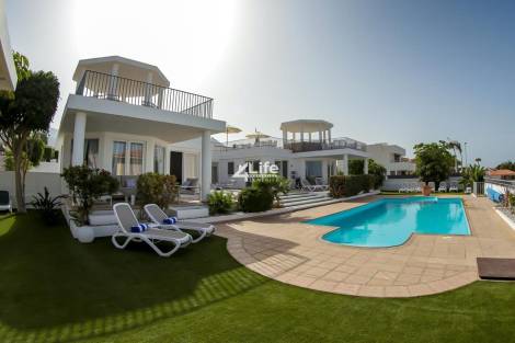 Villa for sale in  Adeje, Spain - OM-2203241