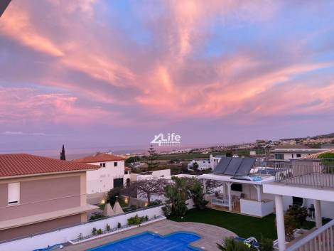 Villa for sale in  Adeje, Spain - OM-2203241