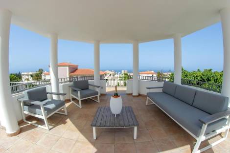 Villa for sale in  Adeje, Spain - OM-2203241