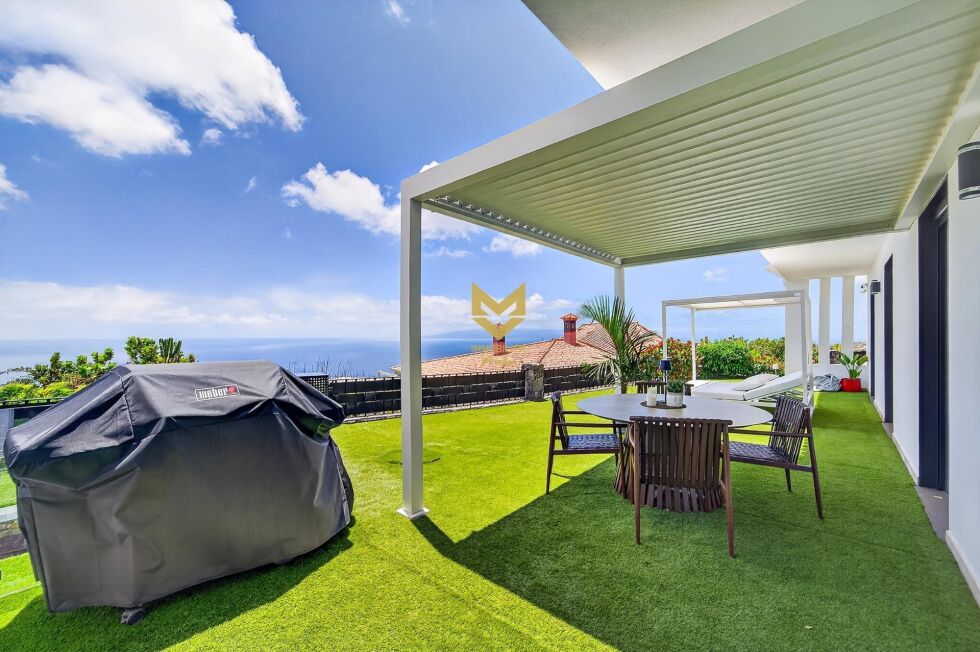 Villa for sale in  Adeje, Spain - P00102
