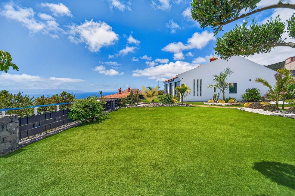 Villa for sale in  Adeje, Spain - P00102