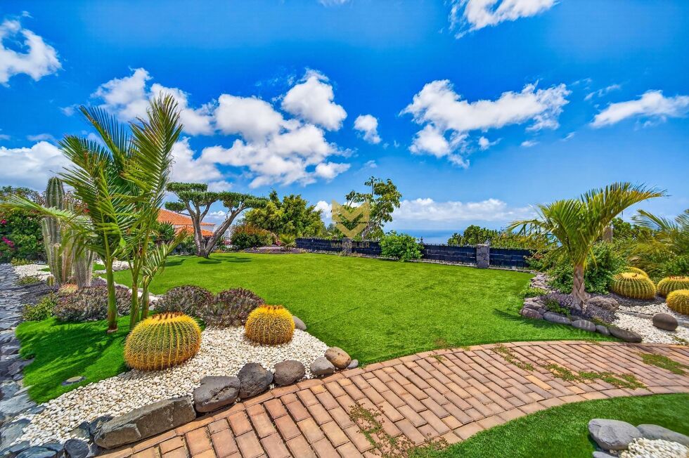 Villa for sale in  Adeje, Spain - P00102