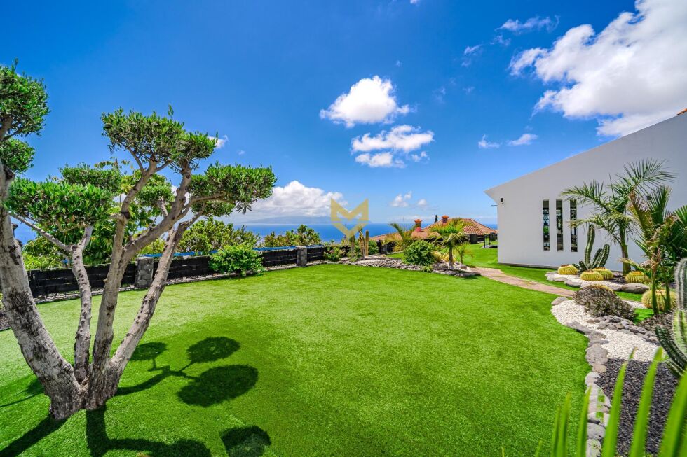 Villa for sale in  Adeje, Spain - P00102