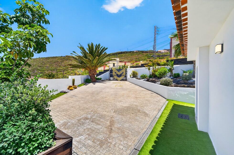 Villa for sale in  Adeje, Spain - P00109
