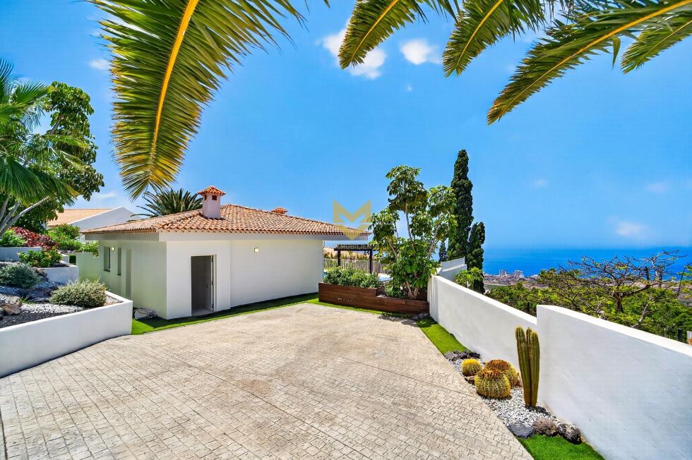 Villa for sale in  Adeje, Spain - P00109