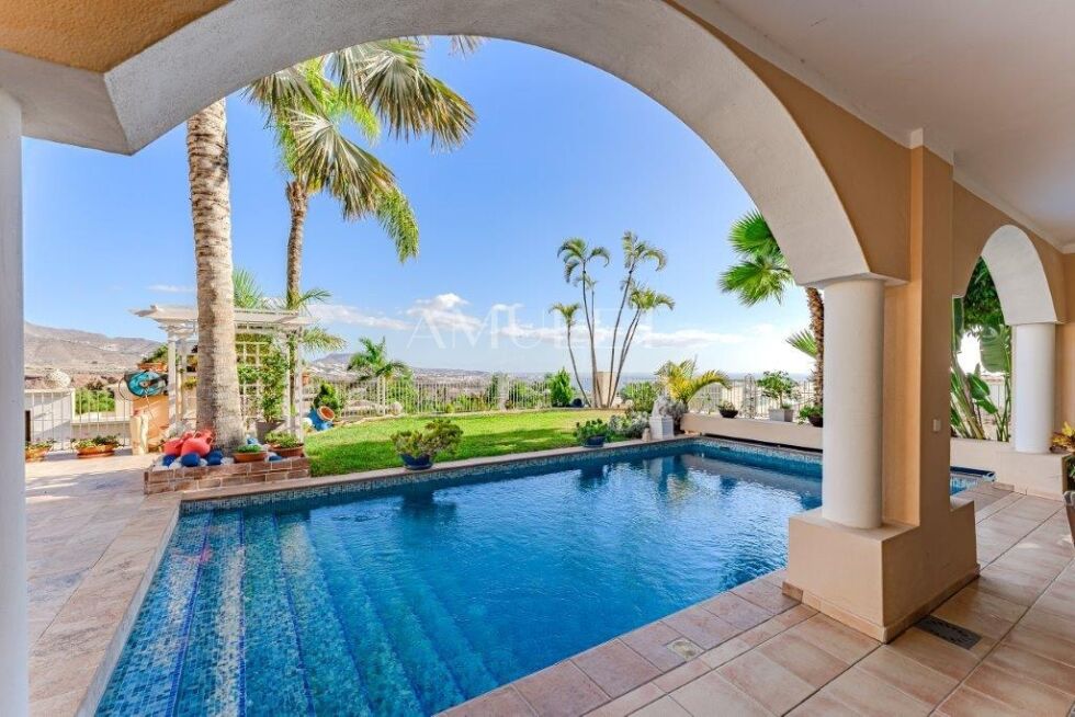 Villa for sale in  Adeje, Spain - P2045