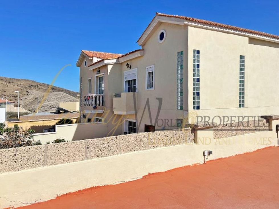 Villa for sale in  Arenas del Mar, Spain - LWP4482 Casa Pareada en El Medano