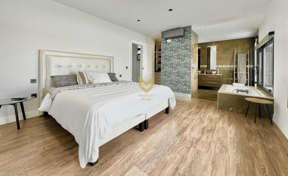 Villa for sale in  Armeñime, Spain - P00086