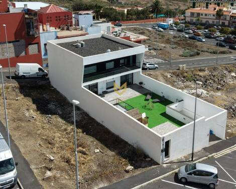 Villa for sale in  Armeñime, Spain - P00086