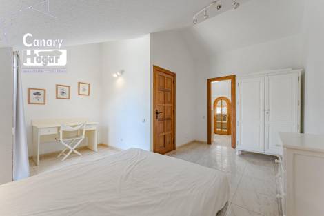 Villa for sale in  Arona, Spain - 053301