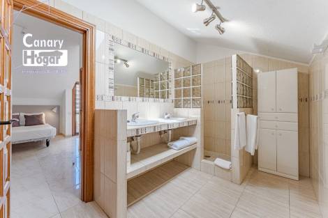 Villa for sale in  Arona, Spain - 053301