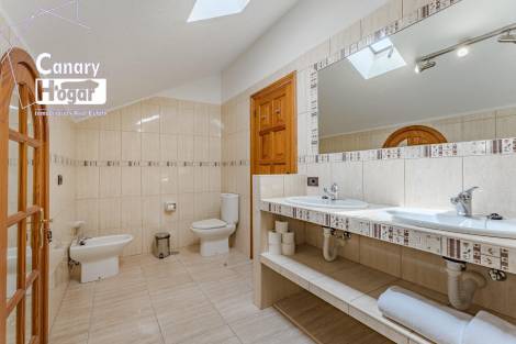 Villa for sale in  Arona, Spain - 053301