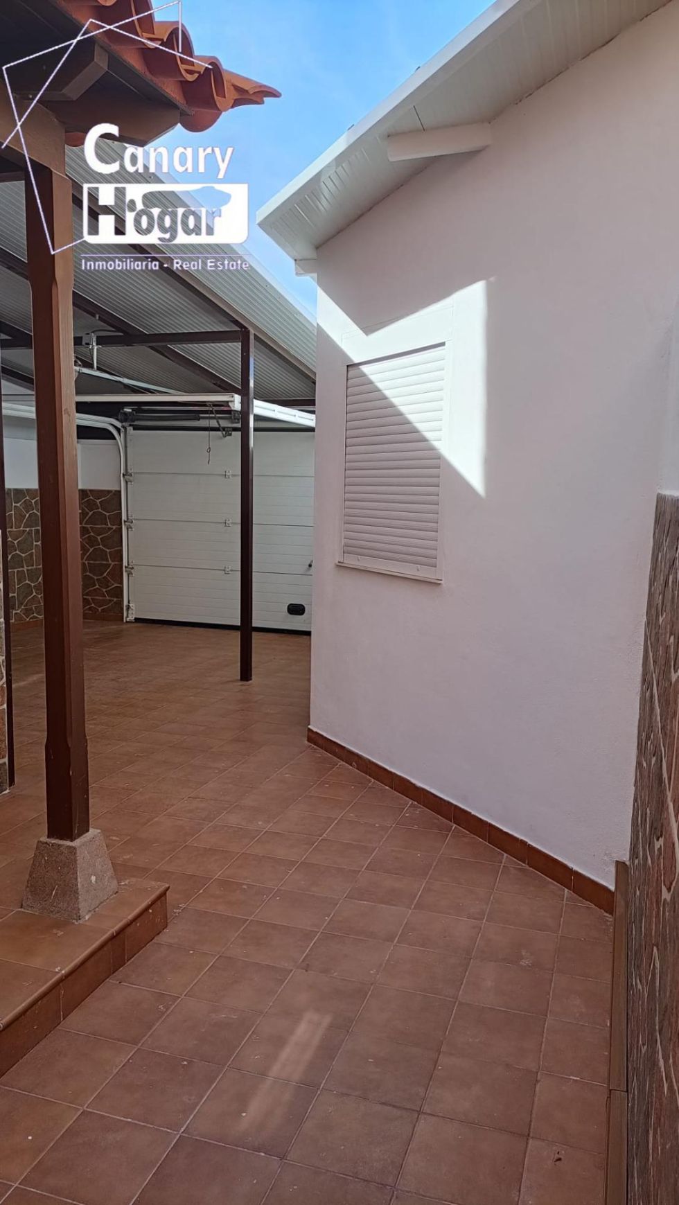 Villa for sale in  Arona, Spain - 054351