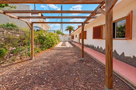 Villa for sale in  Arona, Spain - LWP7157 Casa en La Florida (Arona)
