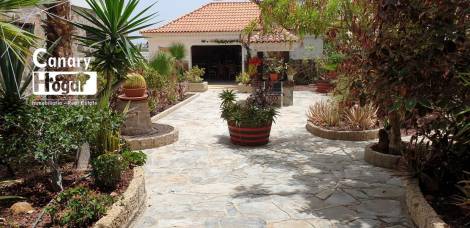 Villa for sale in  Callao Salvaje, Spain - 050961