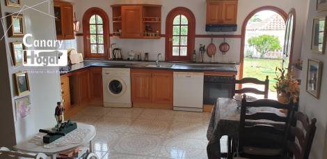 Villa for sale in  Callao Salvaje, Spain - 050961