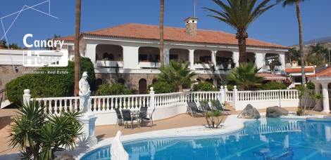 Villa for sale in  Callao Salvaje, Spain - 050961