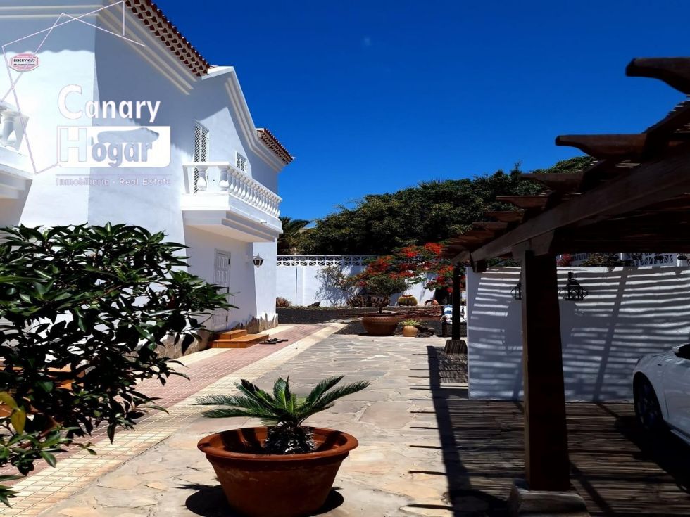 Villa for sale in  Callao Salvaje, Spain - 055591