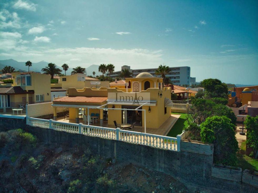 Villa for sale in  Callao Salvaje, ES - 426212