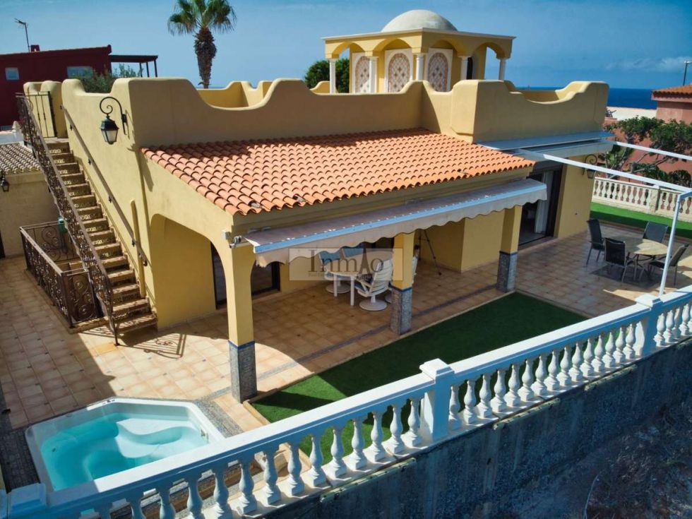 Villa for sale in  Callao Salvaje, ES - 426212