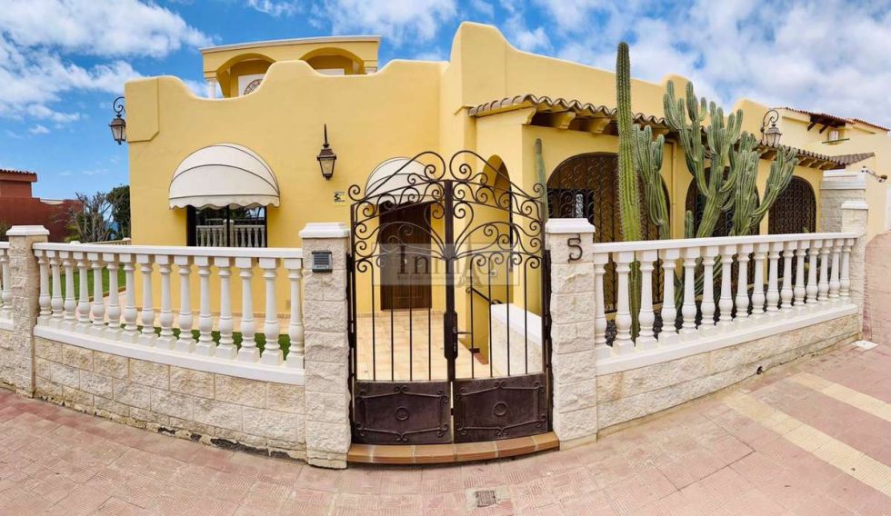 Villa for sale in  Callao Salvaje, ES - 426212