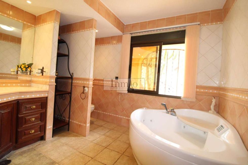 Villa for sale in  Callao Salvaje, ES - 426212