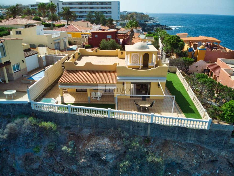 Villa for sale in  Callao Salvaje, ES - 426212