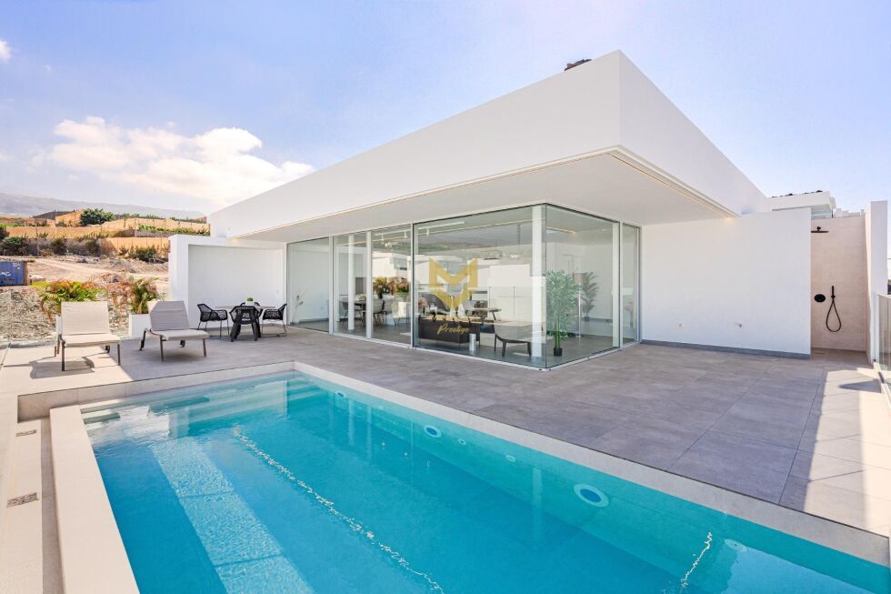 Villa for sale in  Callao Salvaje, Spain - P00071