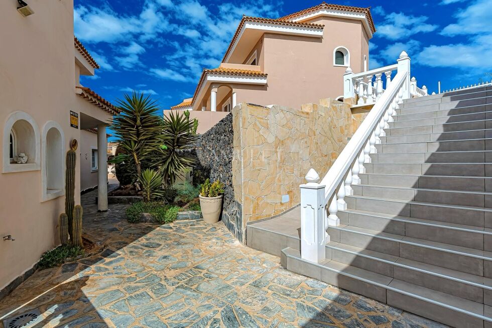 Villa for sale in  Callao Salvaje, Spain - P2419