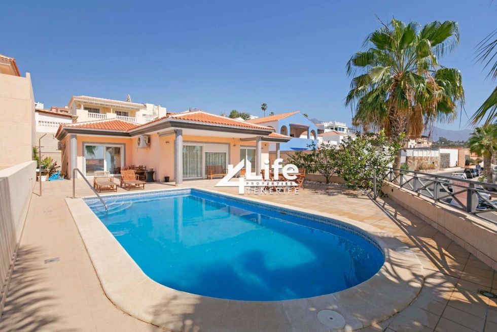 Villa for sale in  Callao Salvaje, Spain - WW-2602242