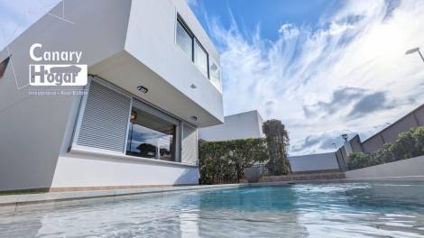 Villa for sale in  Chayofa, Spain - 053001