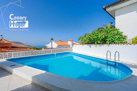 Villa for sale in  Chayofa, Spain - 057321