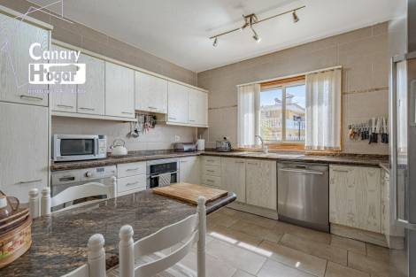 Villa for sale in  Chayofa, Spain - 057321