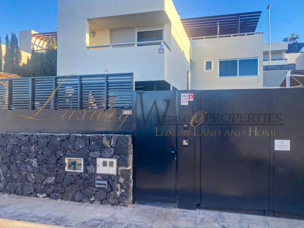 Villa for sale in  Chayofa, Spain - LWP4998 Jardines Colgantes