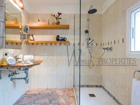 Villa for sale in  Chío, Spain - LWP4005 Finca en Chio