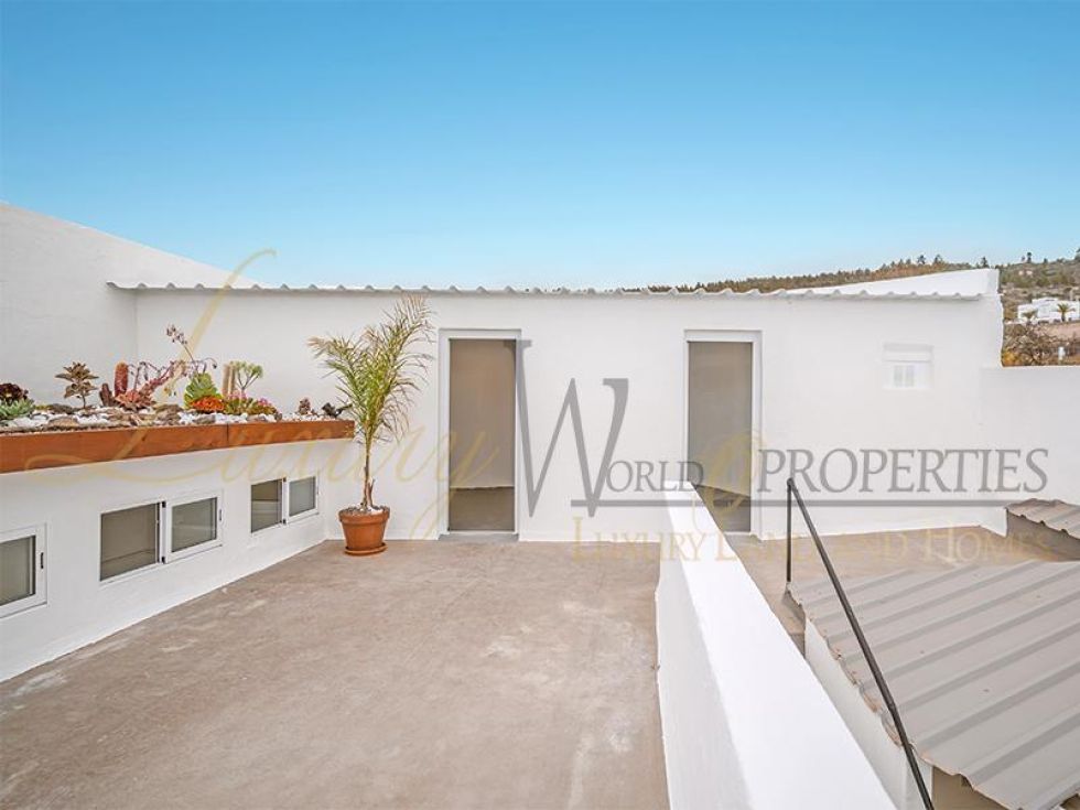 Villa for sale in  Chío, Spain - LWP4780 Casa en Chio